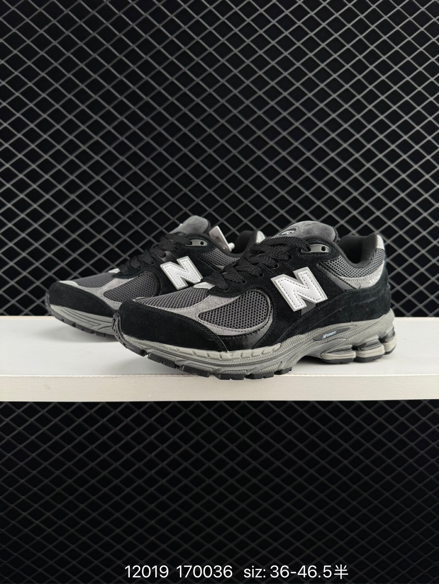 New Balance M2002